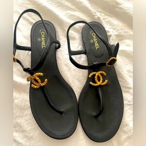 🥰Chanel CC Logo Authentic EU 39.5 thong sandals😍